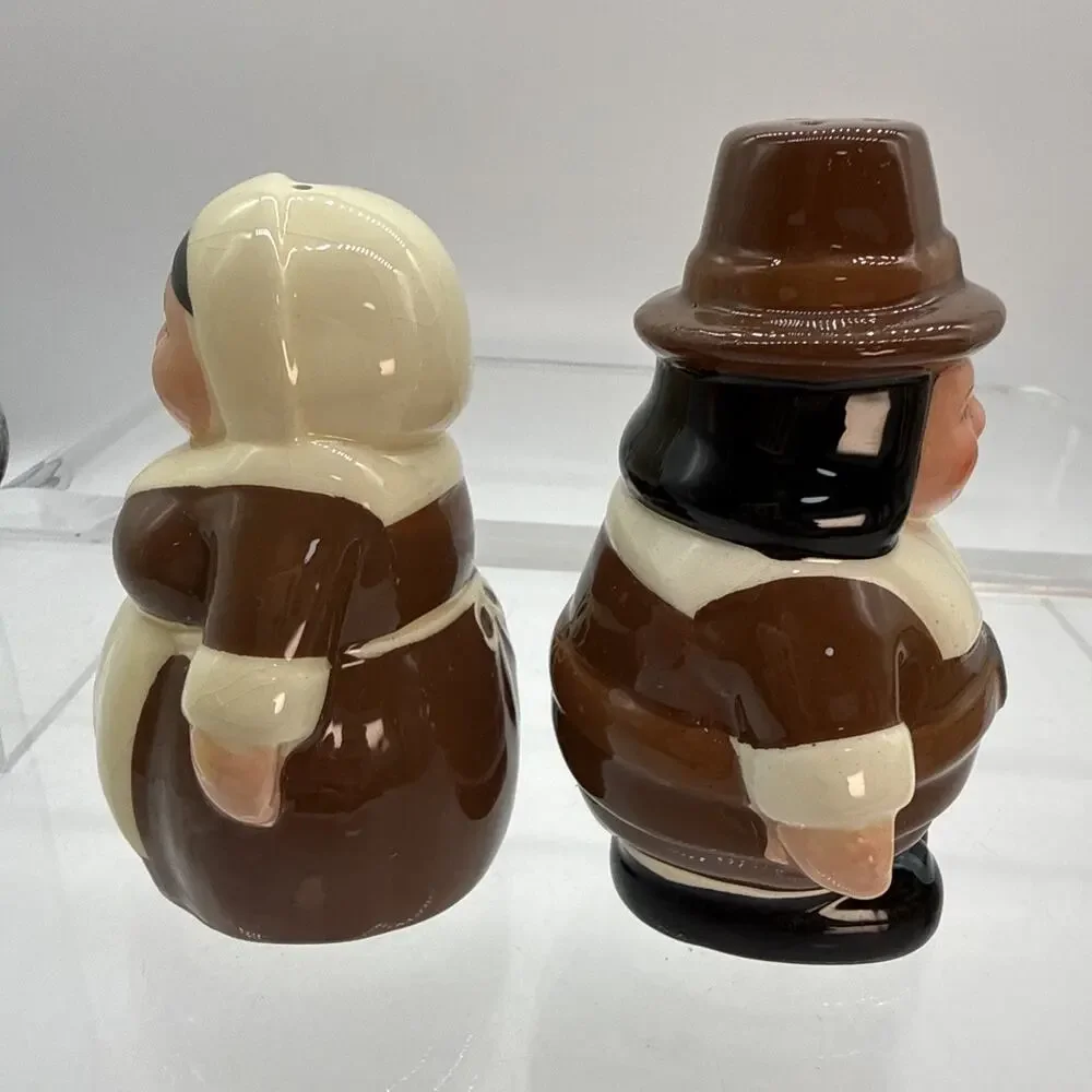 Publix® Encore Edition The Pilgrim Pair Salt & Pepper Shaker Year 2000 Edition
